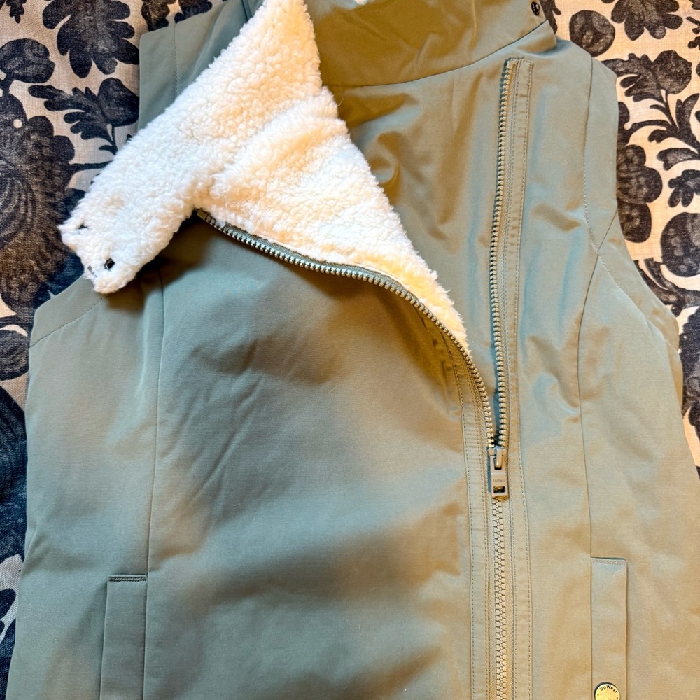 UpWest Stylish Warm Vest - Picture 3 of 5